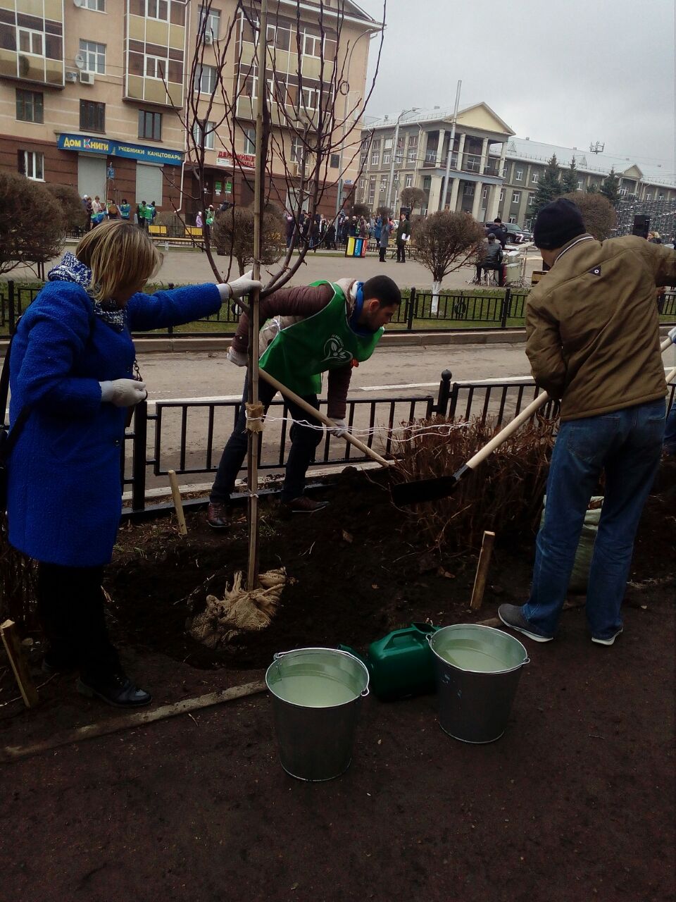 Яблоневый цвет как общенародная радость всех поколений