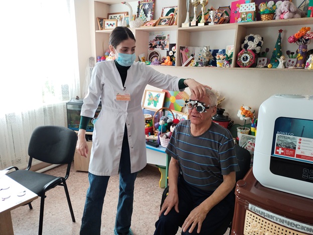 успенский интернат тюмень. врач интерната. медсестра в школе. врач интерната. медицинский кабинет в школе.